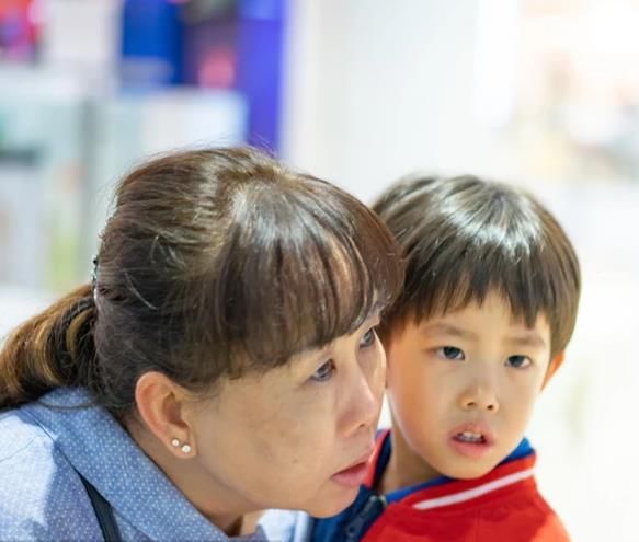 玩具|孩子哭闹时，吼、哄、冷处理都不合适，建议使用“情绪五步法”！