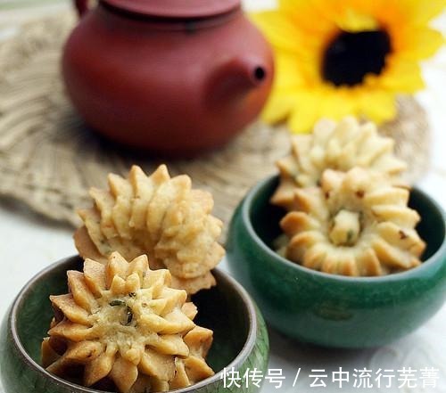 咸甜|咸甜相交的香葱曲奇，葱香浓郁、做法简单，换一种口味尝尝吧！