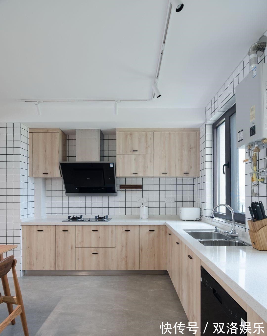 电视机|105平现代风婚房,清静淡雅温馨舒适,不到5个月就全部完工