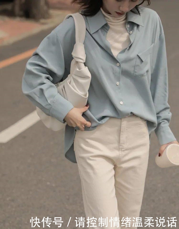 2021年第一套绝美气质穿搭:丝绒裙+毛衣!!!