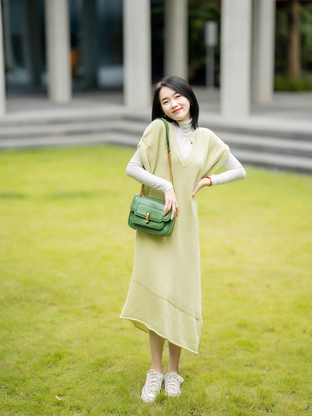 百搭 春天穿裙子就选毛衣裙,温柔舒适又百搭,普通人也能穿出高级感