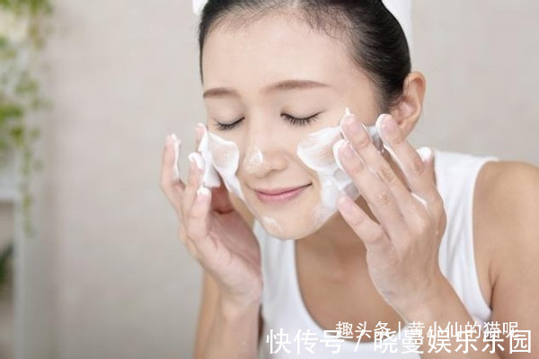 皮肤|早晚洗脸要不要用“洗面奶”?很多人都做错了,难怪皮肤越来越差