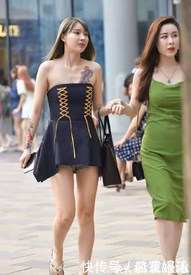 工作日|上班工作日穿什么呢一条性感的一字肩连衣裙,彰显出清新的气息