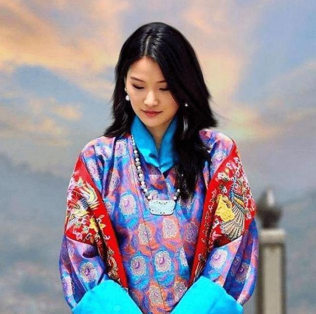 王室|31岁不丹王后天生“旺夫相”，“眉心痣”尽显富贵，稳坐后位10年