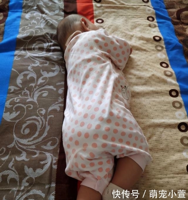 入睡|宝宝练习自主入睡的三个“信号”，宝妈打好“配合”，睡觉不用哄