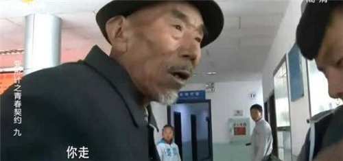 金项链|富二代参加《变形记》,卖掉金项链筹8万给穷爷爷治病,现怎样了