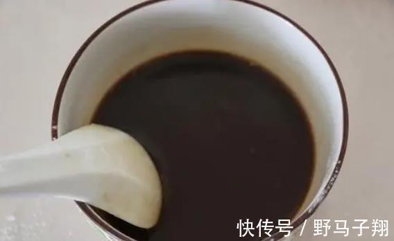 炒猪肝,先腌制还是先焯水?教你正确做法,猪肝嫩滑鲜香,没腥味