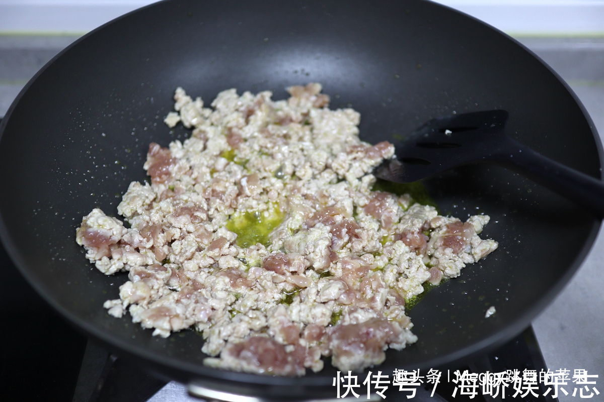 太香|茄子馅的饺子给肉都不换,酱香浓郁太香啦,一顿吃30个小意思