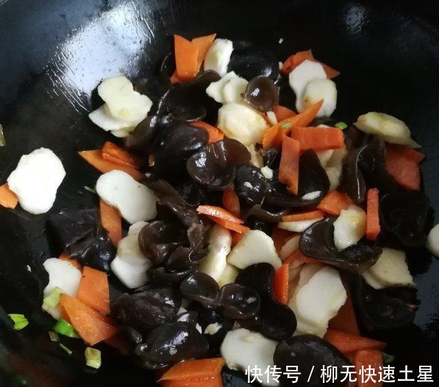 黑木耳|胡萝卜黑木耳炒荸荠,家常小炒
