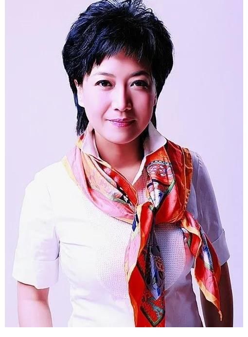 央視節(jié)目主持人：賀紅梅