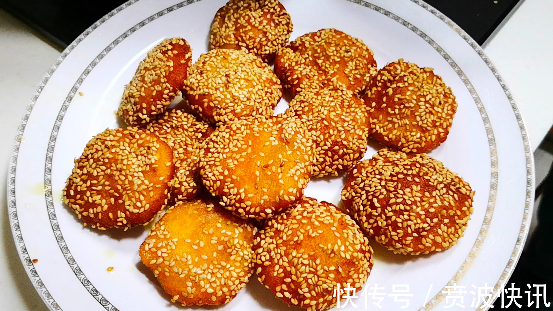 红薯片|天冷了多吃红薯,教你做红薯饼,不加面粉不加水,外酥里软鼓大泡