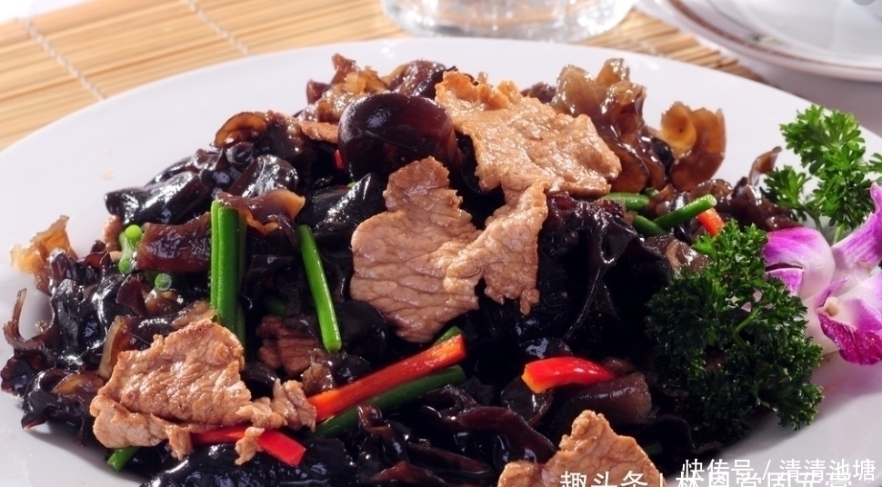 美容|女性来大姨妈时,常吃此4种食物,排出毒素,美容瘦身,子宫干净