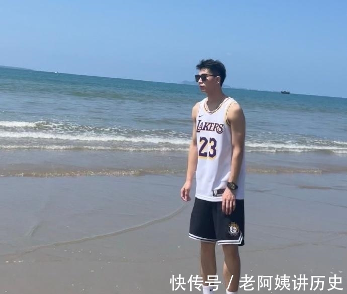 小哥哥|天蝎座大男孩,满身精肌的体育生,这样的肌肉小哥哥,痞帅可人!