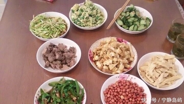 肠胃消化|为什么总是说吃饭吃到七分饱，就行了？吃太饱有什么影响吗？