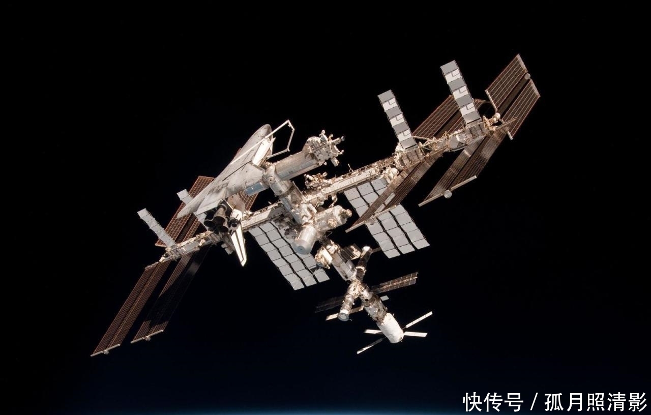 碎片 一块未被追踪的太空小碎片,撞击了国际空间站,留下了贯穿的小洞