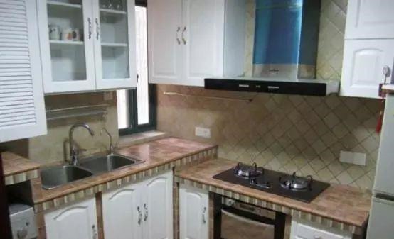 水泥|越来越多人家里不买橱柜了,回家直接用水泥砌,太聪明了!