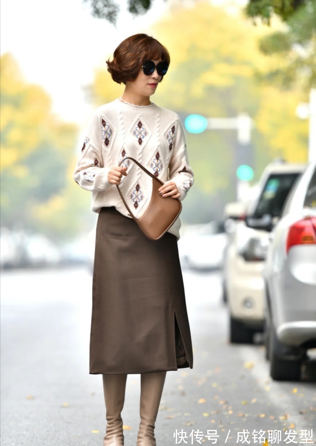 打底裤|已经不再年轻,就别刻意装嫩!学这位女士的穿搭,优雅大气又高级