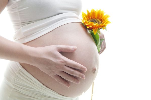孕妇|孕期可以适当洗澡，但孕妇这两个部位，再脏也别使劲洗，会伤胎