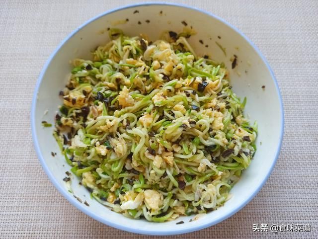 搅拌均匀|头伏到吃饺子，分享8种饺子馅的调法，有荤有素，鲜嫩营养又多汁