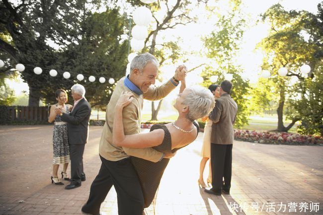 体检|70岁的人想比50岁时活得更精彩,如何抗衰老?有3条实用建议