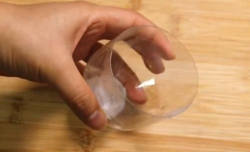 搞定|原来“擀饺子皮”这么简单,一个塑料瓶轻松搞定,可惜很多人不懂