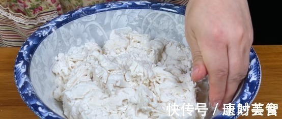 步骤|简单的葱油饼做法，当早餐吃很合适，柔软多层喷喷香