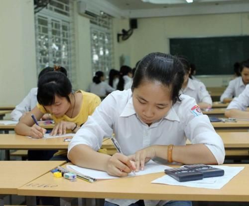 学生|高考考生要求更换答题卡，遭监考老师拒绝，痛哭半个小时也无用