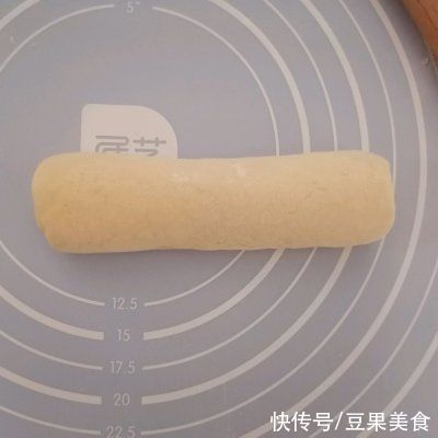 #安佳万圣烘焙奇妙夜#小朋友超喜欢吃的芝士小餐包