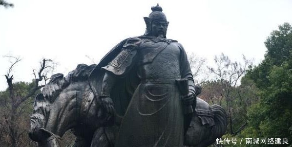 岳飞|岳飞墓前本来跪着5个人，现在却变成了4个？为什么？