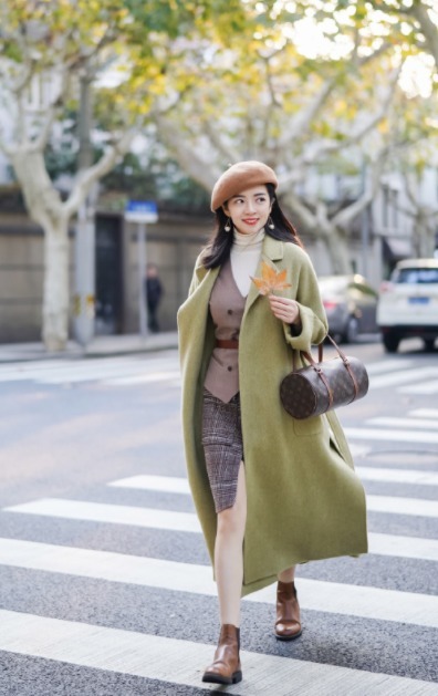 穿搭|三木时尚博主冬季穿搭指南！大衣搭配针织衫和半身裙，高级优雅！