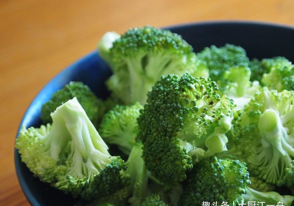 这4种蔬菜含寄生虫最多,没营养价格还贵,很多人却偏偏爱吃