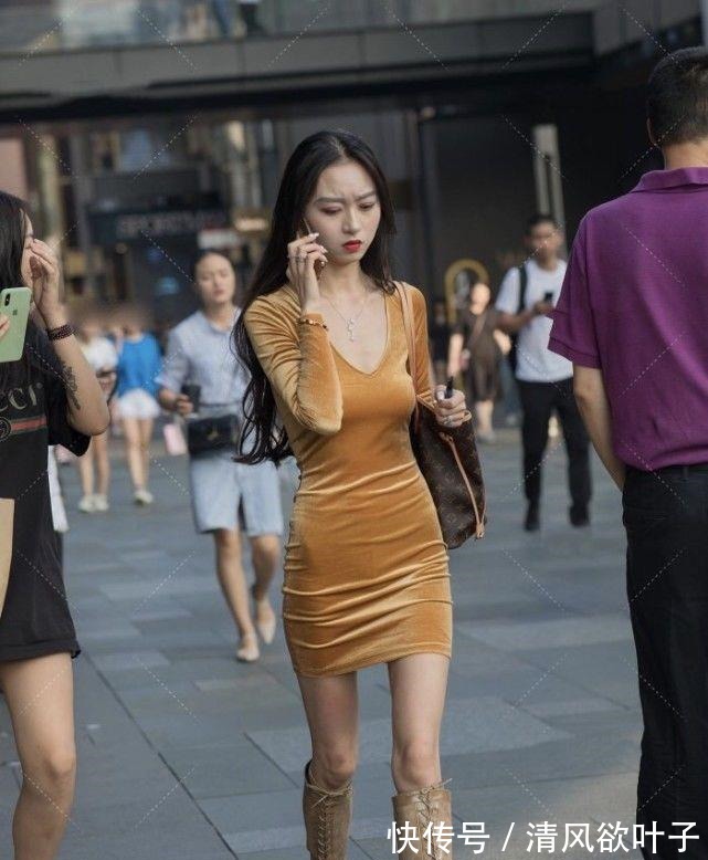 大长靴|橙色V领修身裙搭配大长靴，优雅大方，气质出众