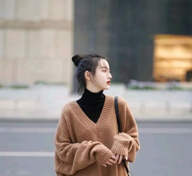 正确 这才是毛衣的正确穿搭,简单优雅又减龄,轻松穿出20岁的感觉