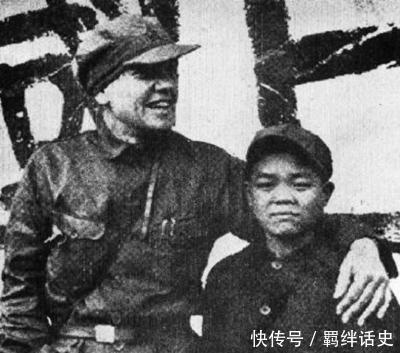 说此子|主席指着一个孩子说此子有前途25年后小孩成为最年轻的上将