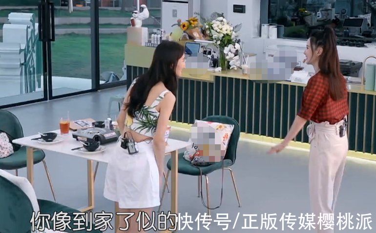 张萌|《中餐厅》再现混乱剪辑，金晨发型连环跳戏，同一场景频繁切换