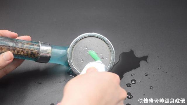 白醋|把牙膏抹到淋浴喷头上，一年省下不少钱，轻松解决亿万家庭困扰