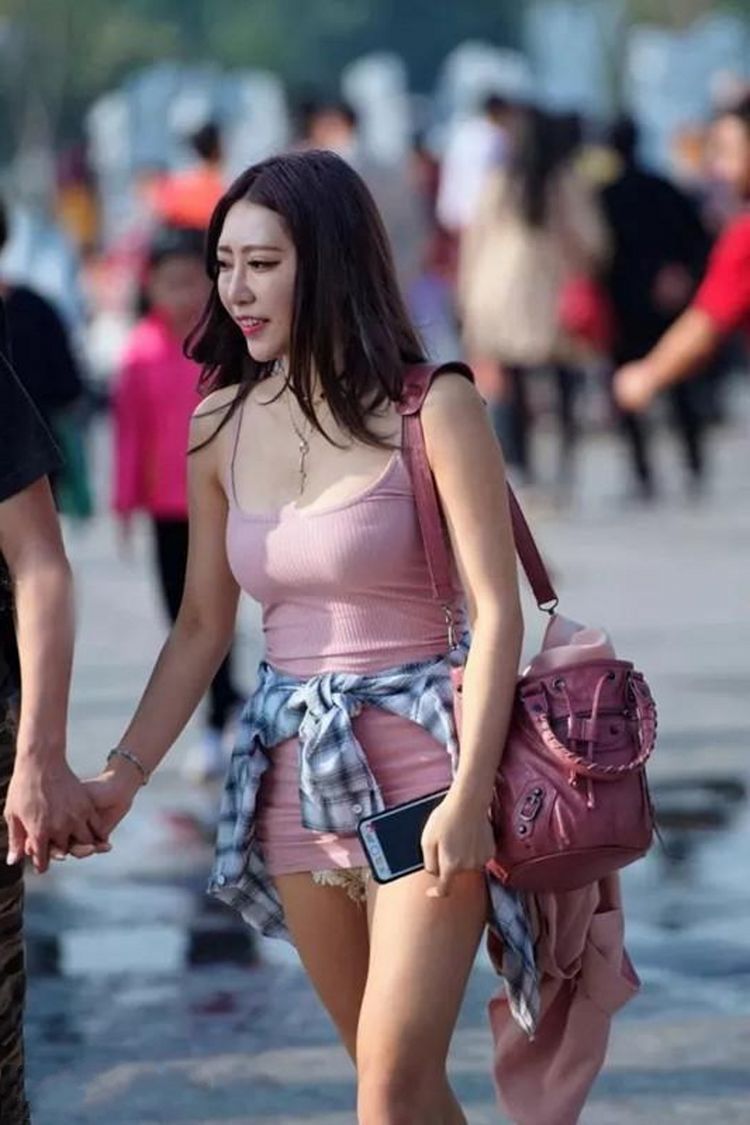 仙女|街拍：小姐姐这条裙子简直穿出了仙女的感觉