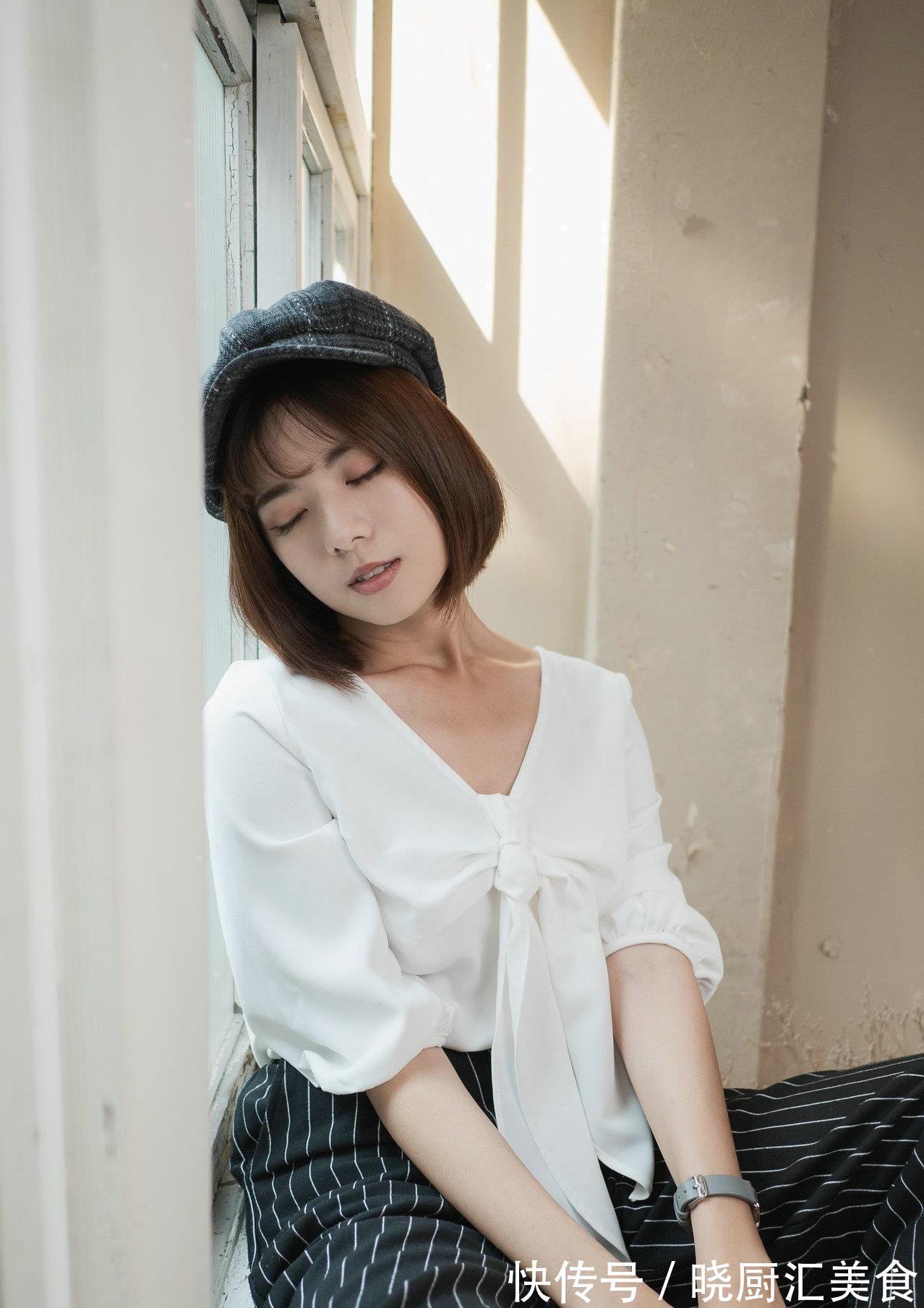 小姐姐|喧闹的街头，总有成对的闺蜜行走，一身裙装搭配，优雅美丽又清新