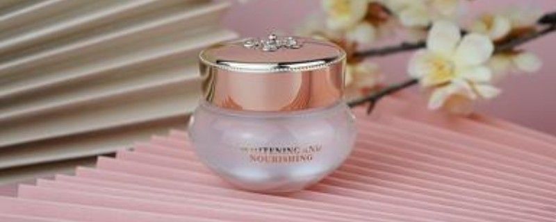 闭口可以用贵妇膏吗