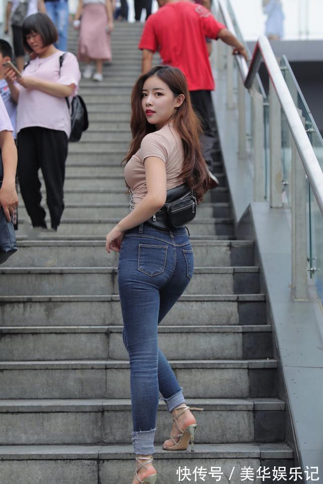 一字带|白色雪纺上衣,搭配同色阔腿裤,全白色酷飒干练