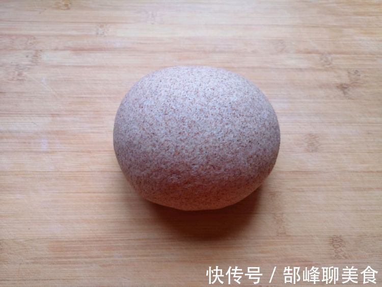 面团|零失败的黑麦粉馒头,营养美味,低脂健康,吃到饱也不怕长肉