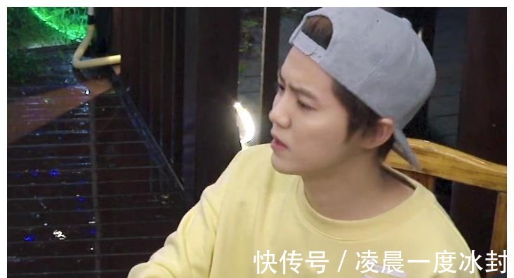 关晓彤|鹿晗只顾打麻将,忘把关晓彤衣服收起来!