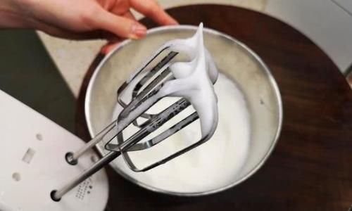 不用烤箱,不用电饭煲,学会这样做蛋糕,松软香甜,10分钟就上桌