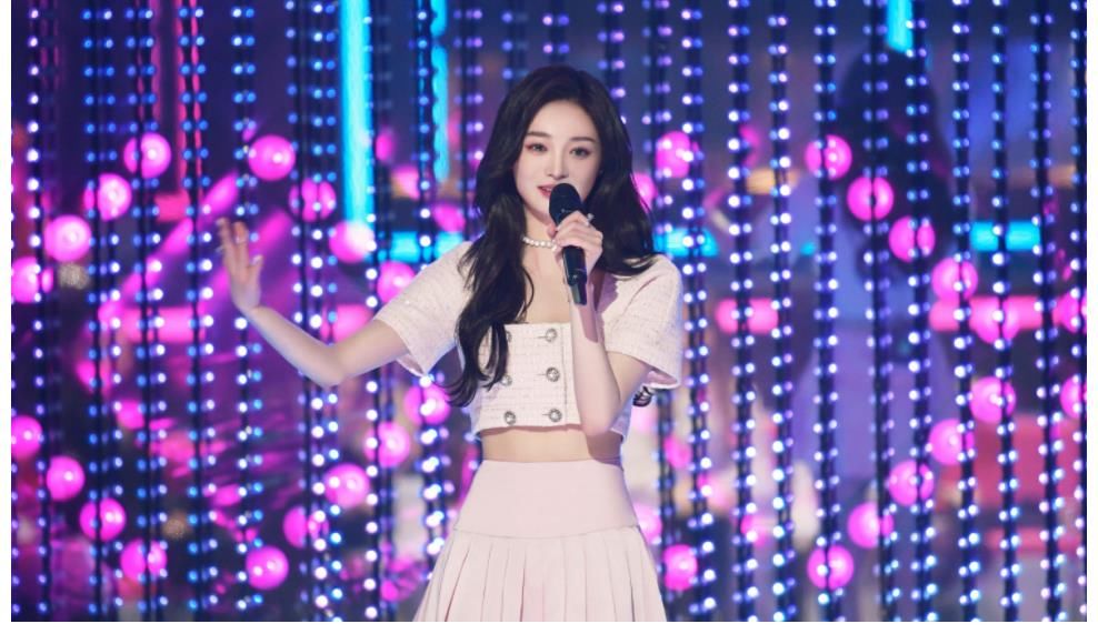 y《爆裂舞台》:韩红开启“严师”模式,3代国产女团同台竞技