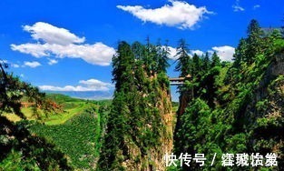 千山万里$将军睡千年:将军的战袍由山川而制,足够凝重庄严