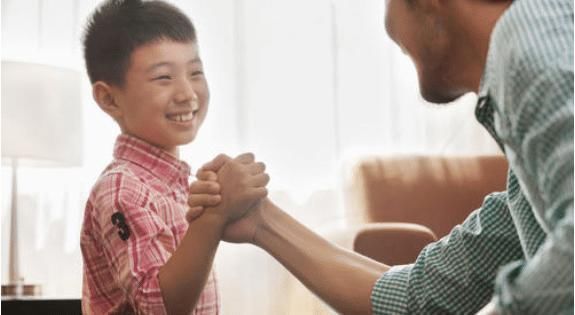 调皮|男孩出现这2个缺点,父母不需要“严厉管”,说明将来孩子有出息