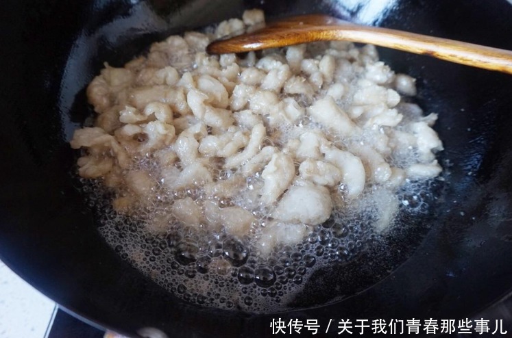 洁白|熬猪油时,只会加盐还不够!多加3样,猪油洁白香浓,放1年不会坏