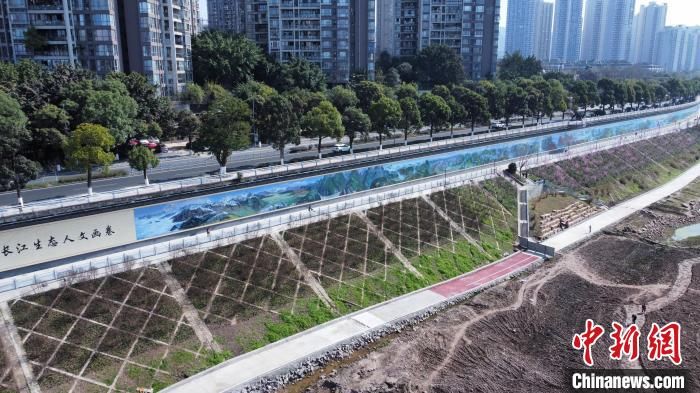 长江|360米长巨幅墙绘亮相重庆南滨路 展现长江之美