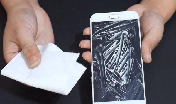 用完的牙膏皮别扔了，剪几刀放在家里特别“值钱”，快告诉家人