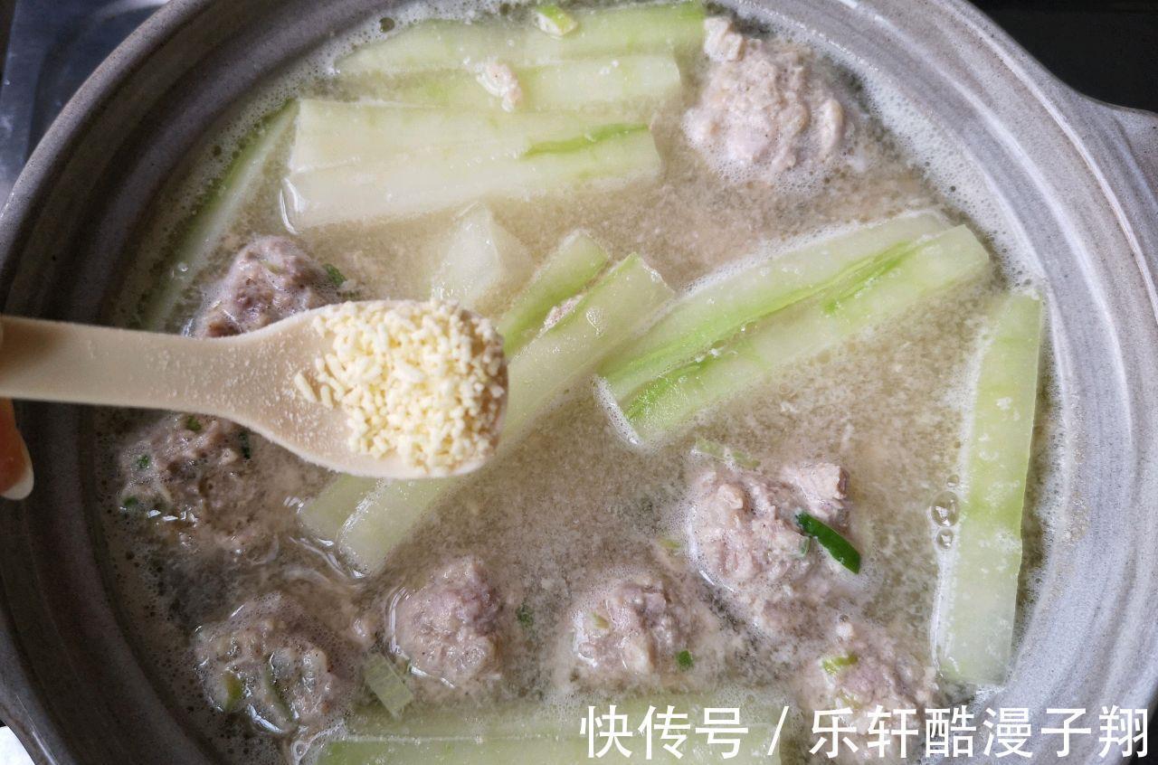 营养健康|清淡可口，营养健康的冬瓜丸子汤，真的不来一碗吗